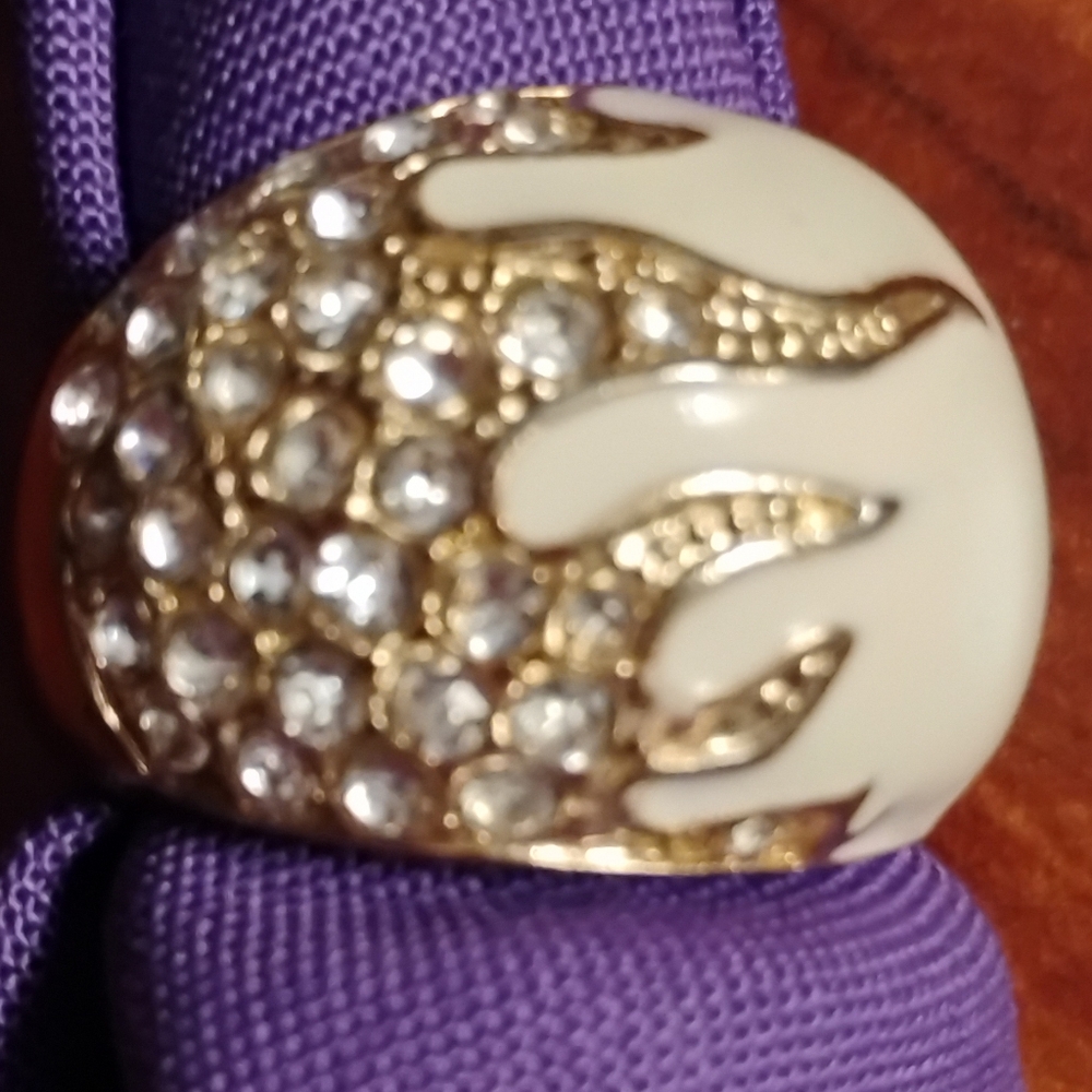 Chic White Ring with Crystal Details